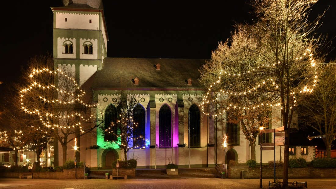 Advent in 4 Farben https://www.attendorn-katholisch.de/advent-in-4-farben/